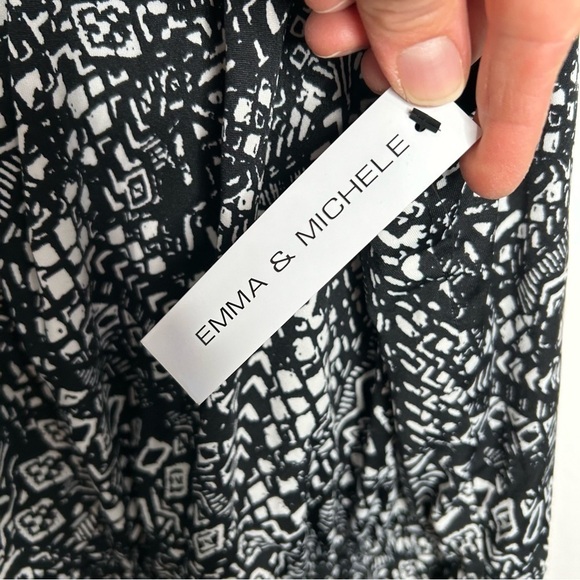 New Emma & Michelle  Women’s Romper Jumpsuit Size XL Black White Pattern BNWT - Picture 4 of 7
